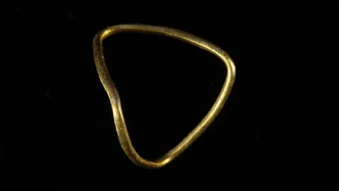 British Museum's Portable Antiquities Scheme Gold finger ring