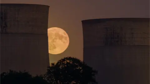 Chris Platkiw Ratcliffe-on-Soar strawberry supermoon