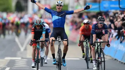 SWpix Harry Tanfield wins in Doncaster