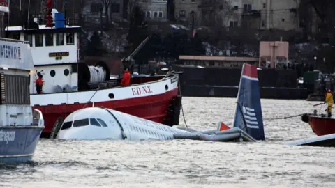 Getty Images Jet in Hudson River, Jan 2009