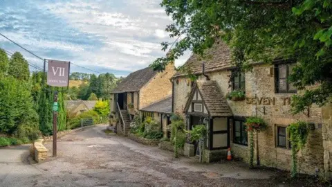 The Seven Tuns in Chedworth seen from the outside