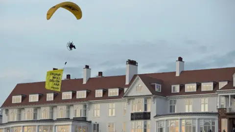 Trump protester paraglides over Turnberry