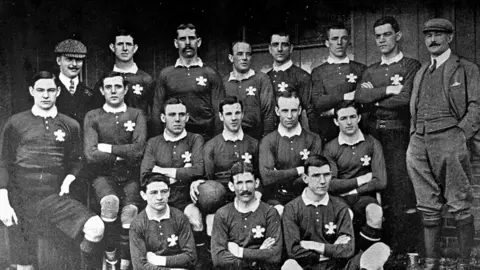 Getty Images Wales' Triple Crown winning team from 1905