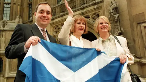 PA Media Roseanna Cunningham (centre) with Alex Salmond