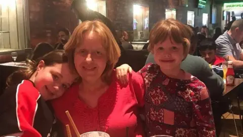 Rob Scholefield Kim Scholefield and daughters