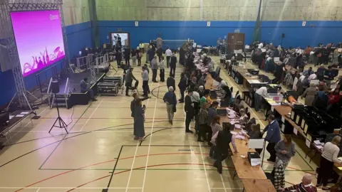 Amy Holmes/BBC Election count in Bedford
