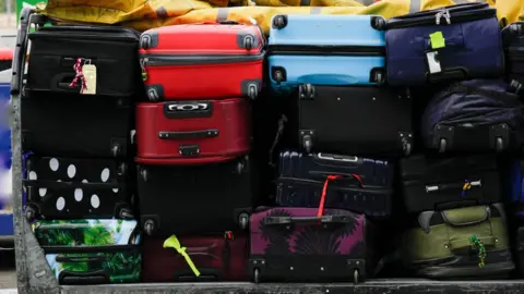 Avoid Lost Luggage – 10 Top Travel Hacks!Worldwide Insure