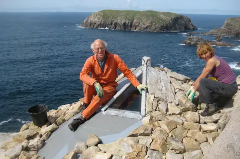 The Linda Norgrove Foundation The Norgrove's bothy at Mangersta