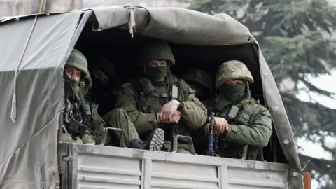 Reuters Russian troops in Crimea, 1 Mar 14