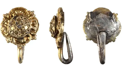 Colchester and Ipswich Museum Service Tudor silver-gilt hooked tag
