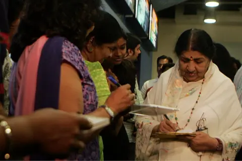 Hindustan Times via Getty Images) Singer Lata Mangeshkar at the CNN-IBN office in Lower Parel.