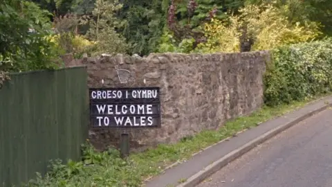 Google Welsh border sign