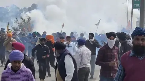 BBC Farmers braving tear gas hauled at them during their march to Delhi