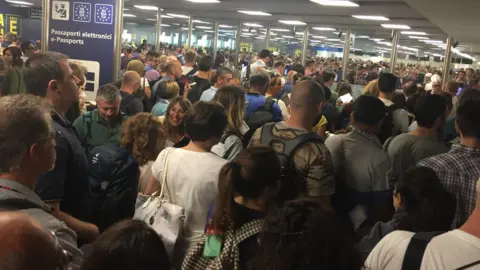 Elizabeth Needham-Bennett/BBC Queues at Rome Fumicino airport