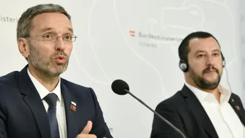 AFP Italy's Interior Minister Matteo Salvini (R) and his Austrian counterpart Herbert Kickl at a press conference in Vienna, September 14, 2018