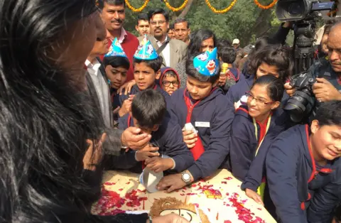 Cake cutting