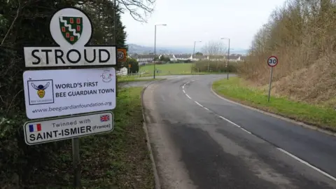 Philip Halling/Geograph Welcome to Stroud sign