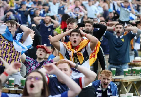 Reuters Fans at Glasgow Green