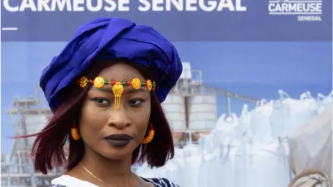 BENOIT DOPPAGNE/ AFP Woman wearing a blue headdress.