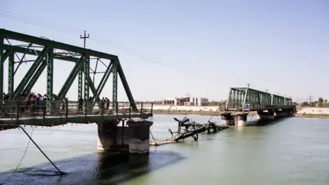 Lindsay Mackenzie/UNDP Iraq The broken English Bridge in Falluja