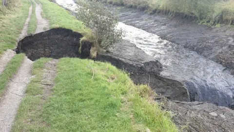 Canal and River Trust NW Breach in Leeds and Liverpool canal