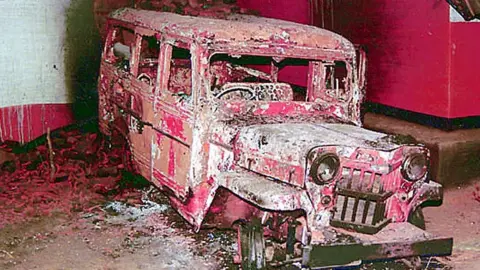 Getty Images The charred remains of the vehicle, as seen 24 January, in which Australian missionary Graham Stewart Staines and his two children were burnt alive by a mob late 22 January 1999