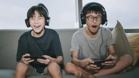 Edwin Tan Children playing video games