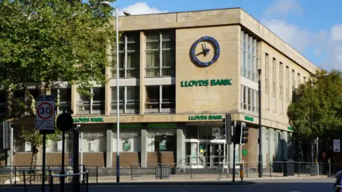 Ian S/Geograph Picture of the building from 10 years ago