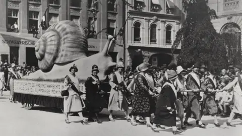 Gosteli Foundation Women demonstrate in the 1920s at the slow pace with which Switzerland is tackling equal rights at work