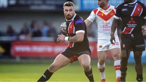 Getty Images Jansin Turgut playing rugby