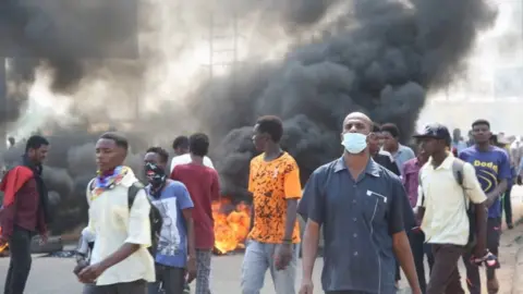 Supplied People protest near the army HQ in Khartoum