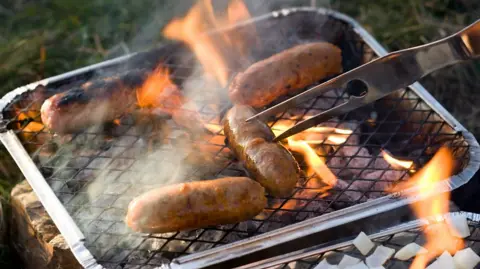 Disposable barbecue.