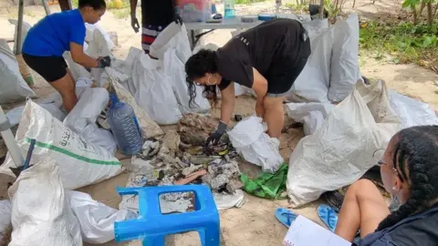 Nathalia Lawen Beach clean in the Seychelles