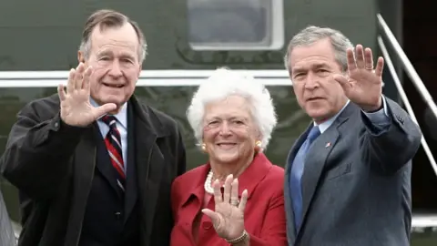 Reuters George Bush Snr, Barbara Bush and George Bush Jnr wave to the camera