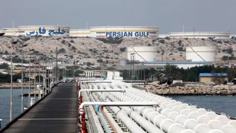 AFP Gulf oil facility