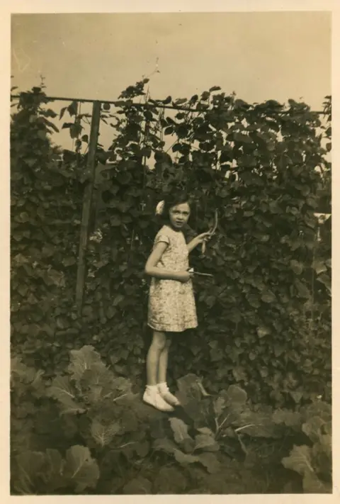 Jane Garner Jean Garner as a child in an allotment