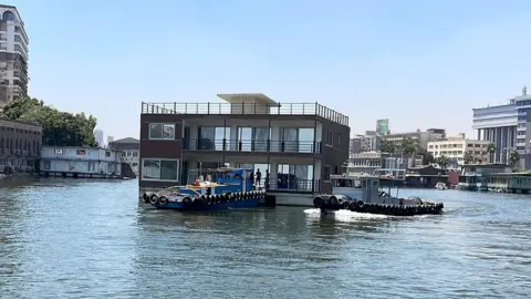 Wael Hussein/BBC A houseboat is towed away by Egyptian authorities on 28 June 2022