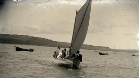 People's Collection Wales Ferry crossing between Llansteffan and Ferryside