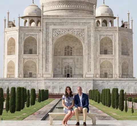 Getty Images Prince William, Duke of Cambridge and Catherine, Duchess of Cambridge pose in front of the Taj Mahal on April 16, 2016 in Agra, India