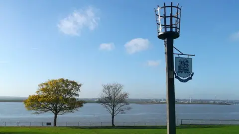 David Anstiss/Geograph Purfleet's beacon