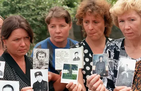 Getty Images Mothers of Russian soldiers, allegedly held prisoners by Chechen separatists, hold the portraits of their sons, 17 August 1995