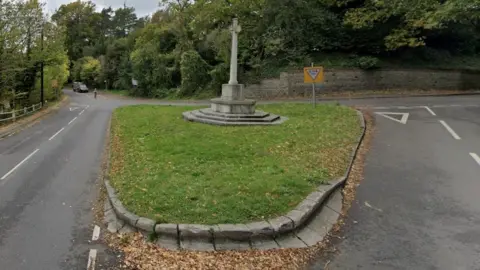 Google Finchampstead War Memorial