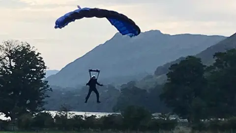 Tom Cruise with canopy