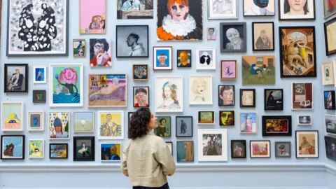 Royal Academy of Arts/David Parry Woman looking at gallery