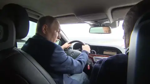 Kremlin.ru Video of Putin driving across Kerch bridge