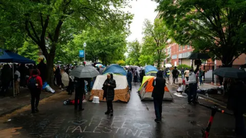 Getty Images protests at george washington university in DC, 27 april