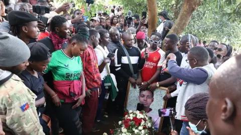 Courtesy Mourners during Chira's burial