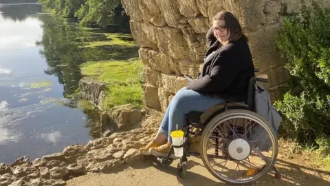 Eleanor Rollinson Holly Greader