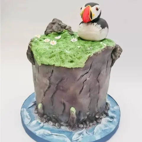 Lesley Smith/Buggle's Bakes Puffin cake