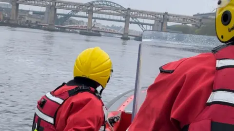 TWFRS TWFRS Fire boat on the River Tyne